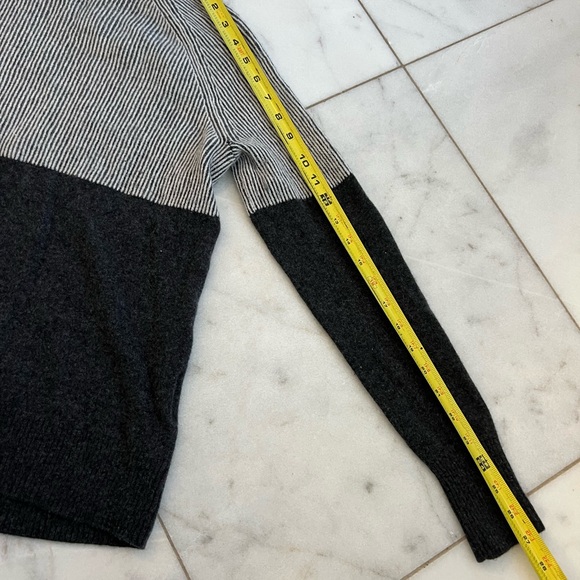 Summersalt cashmere joggers and sweater set - Picture 7 of 13